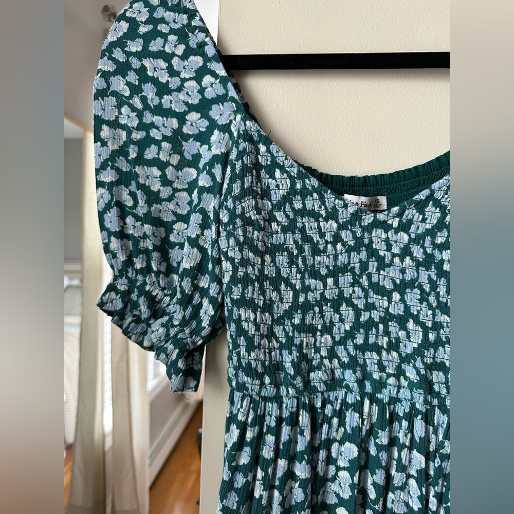 NWOT MIDI Puff Sleeve Dress